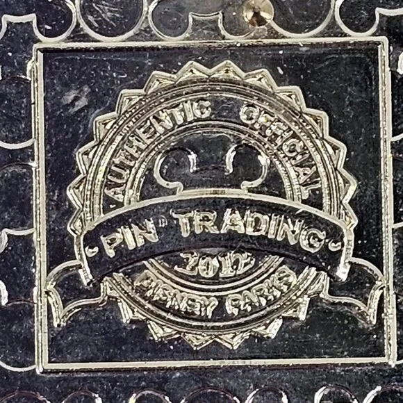 DISNEY Pin Trading ~Character Deluxe Starter Set ~ Donald Duck ~ 2013 - Picture 9 of 11